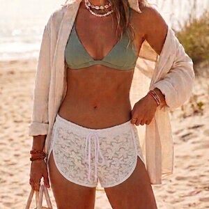 Women’s Elegant White Lace Sheer Shorts Size Large